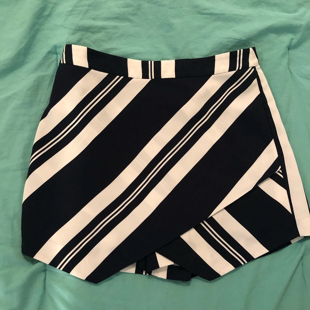 Mural striped skort